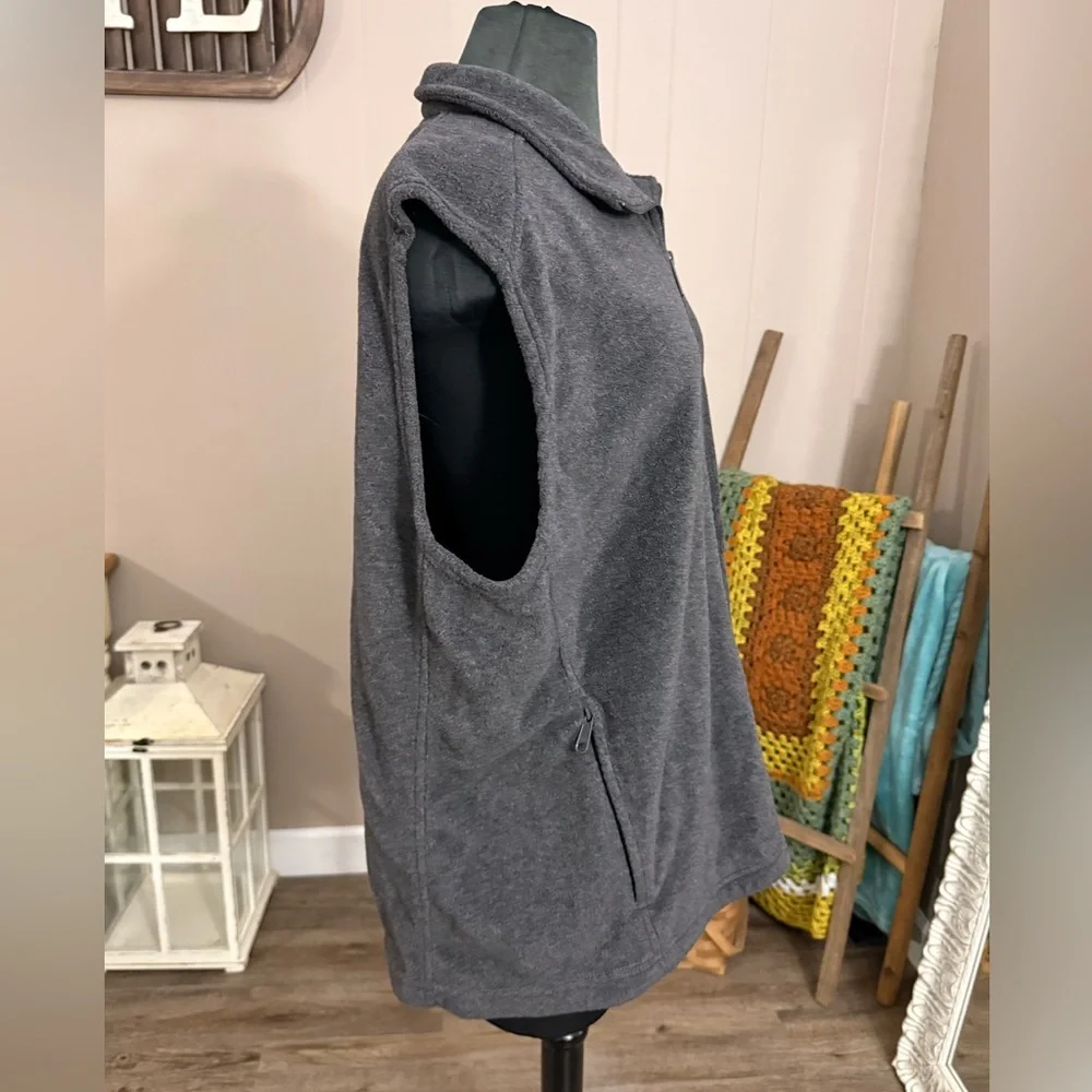 Columbia • Fleece Zip Up Vest